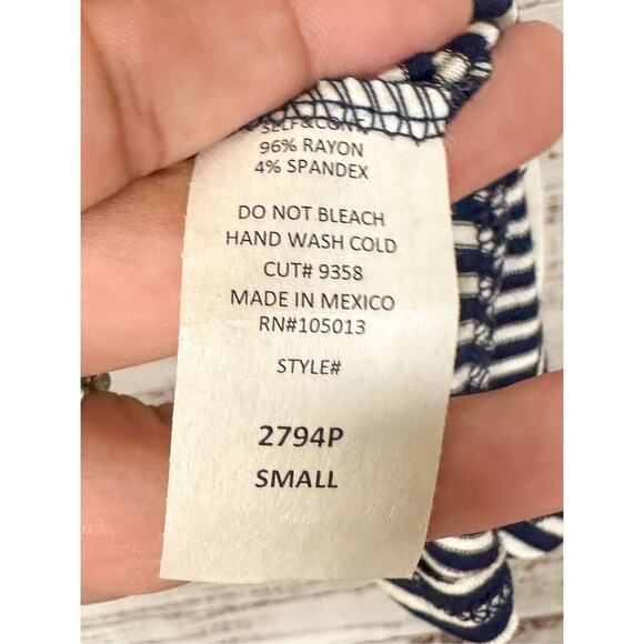 NEW Andree By Unit Women's Stripe Scoop Neck Slit Blouse Top Black White Small - Picture 5 of 11